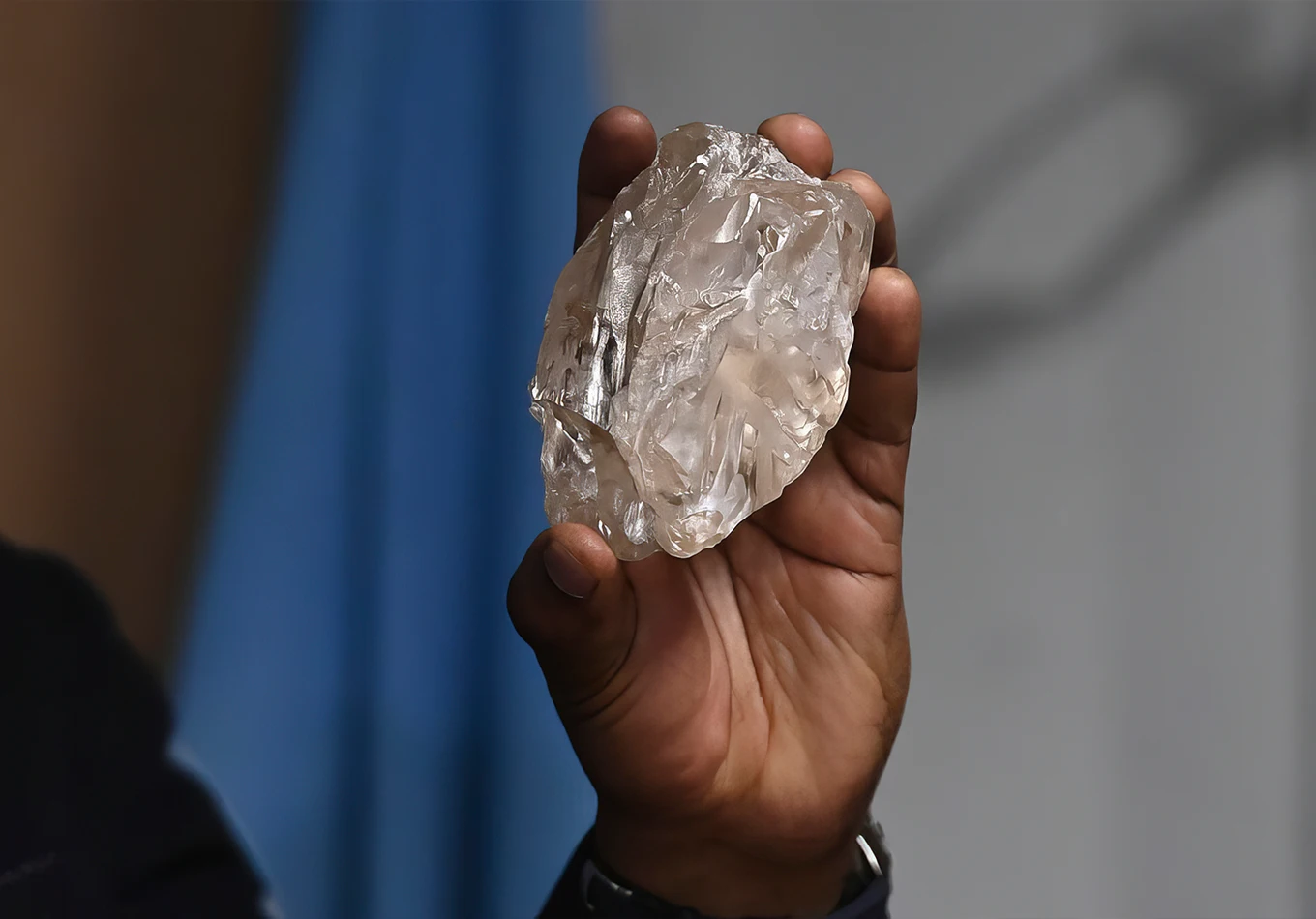 Botswana will receive 10 per cent of the eventual sale price od this diamond. 2,492-Carat Diamond was presented to the President of Botswana. Century-Old Record Challenged: Lucara Unveils 2,492-Carat Diamond. News