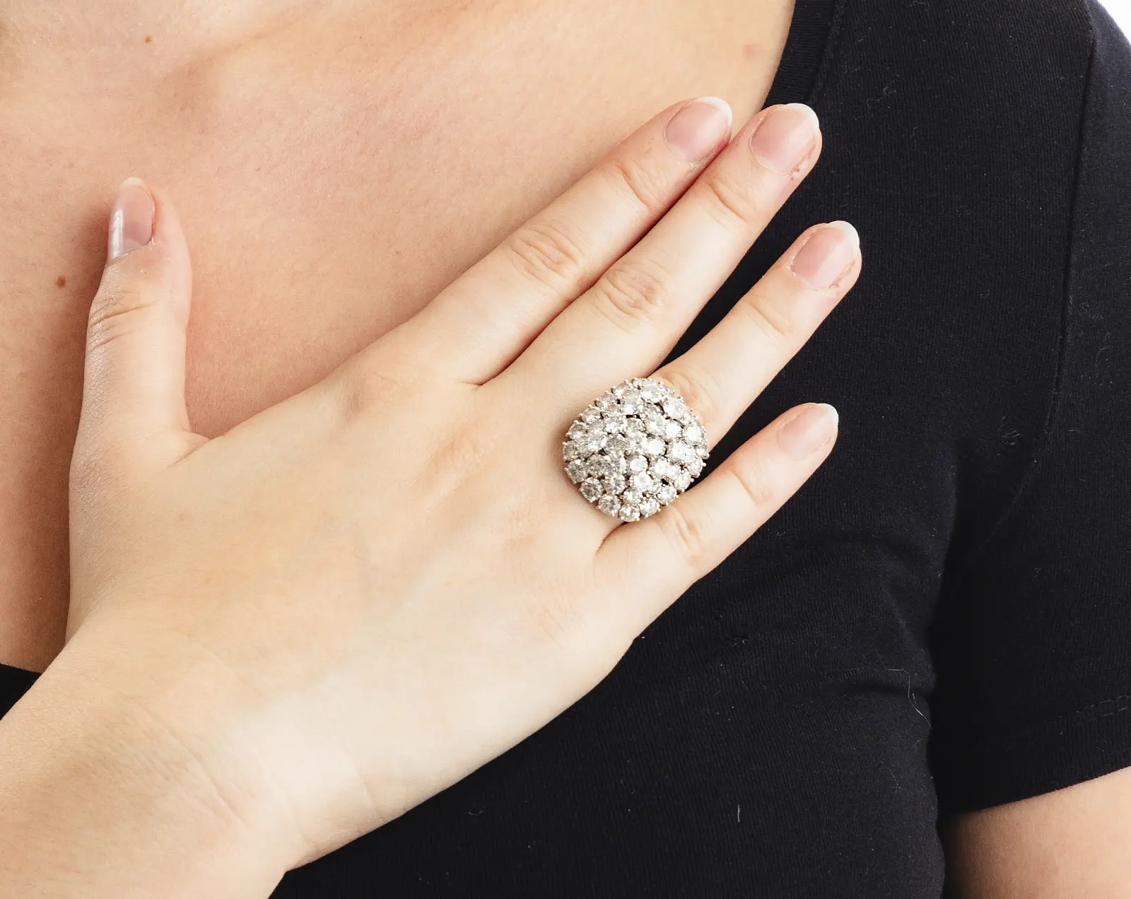 White gold colorless diamond ring on a annular finger. Van Cleef cluster ring. Historic Jewelry Auction Astounds Everyone with Shirley Bassey s Glamorous Collection. US