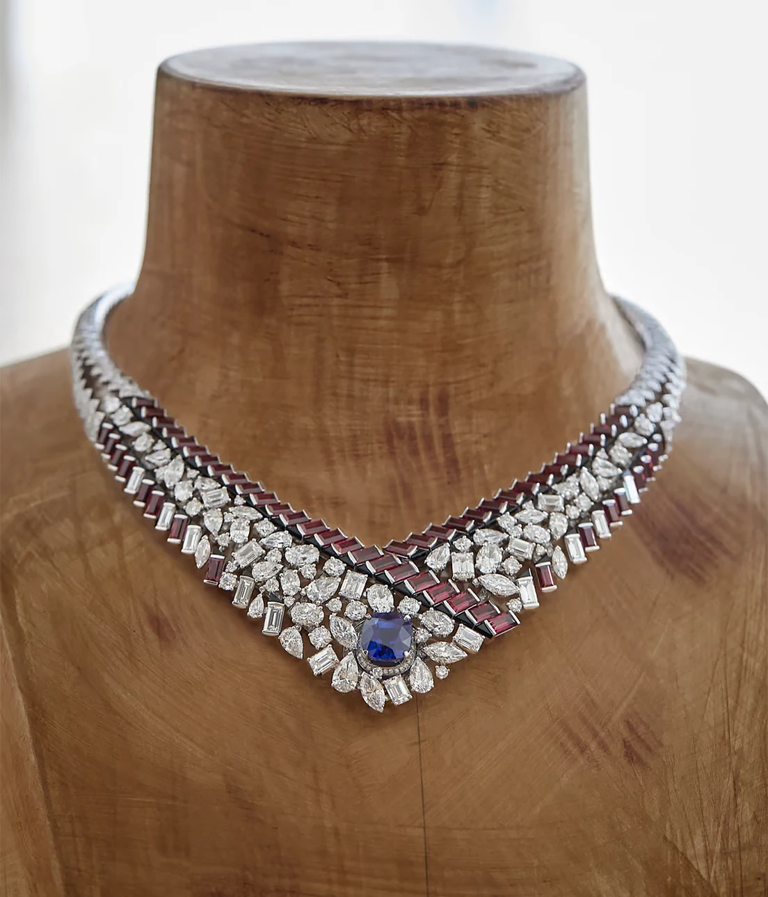 Necklace on a wooden mannequin Haute Joaillerie Sport. Chanel’s Legacy of Luxury Recognized at 2025 GEM Awards. US