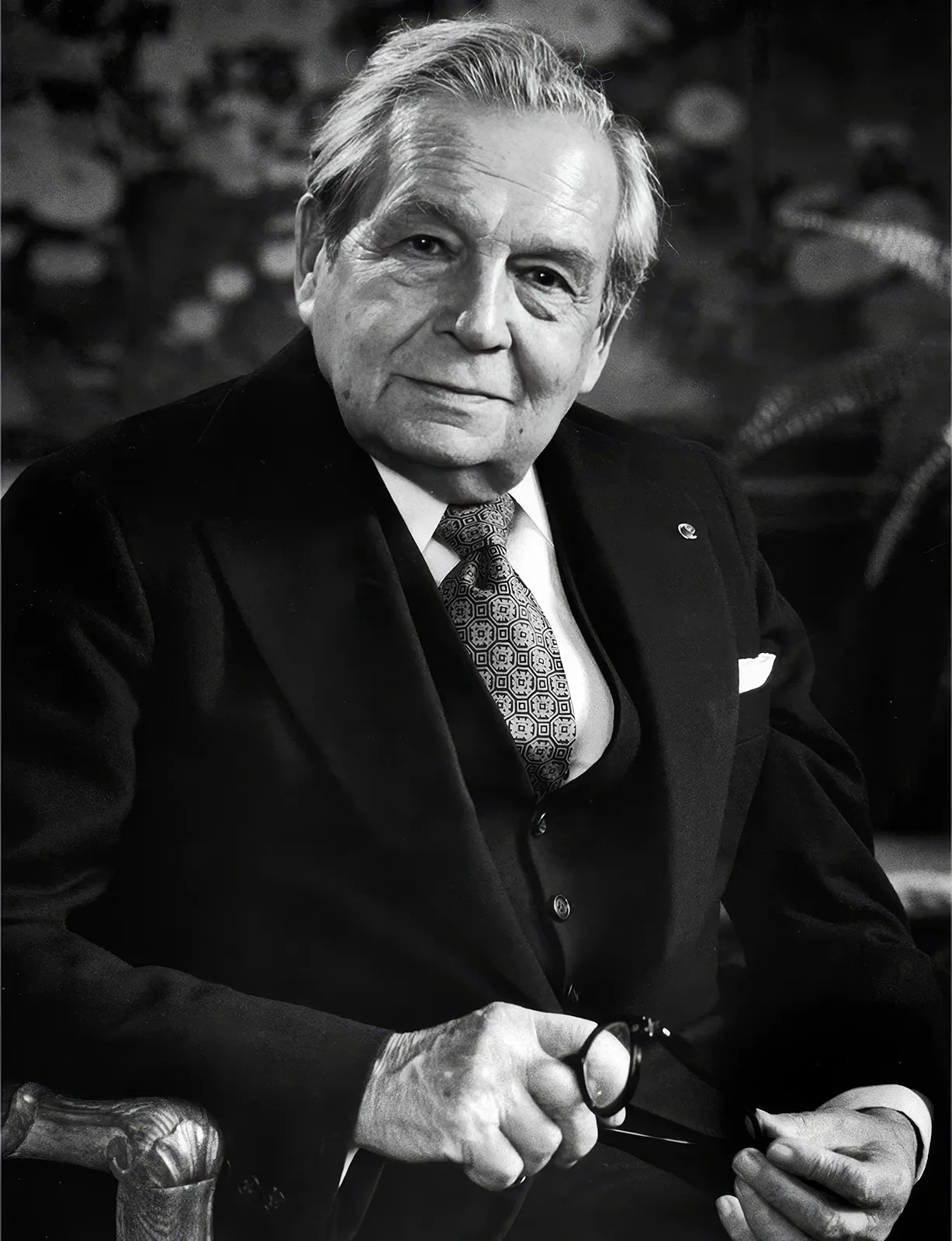 Harry Winston photo. Smithsonian Receives Historic Diamond Donation from Ronald Winston. News