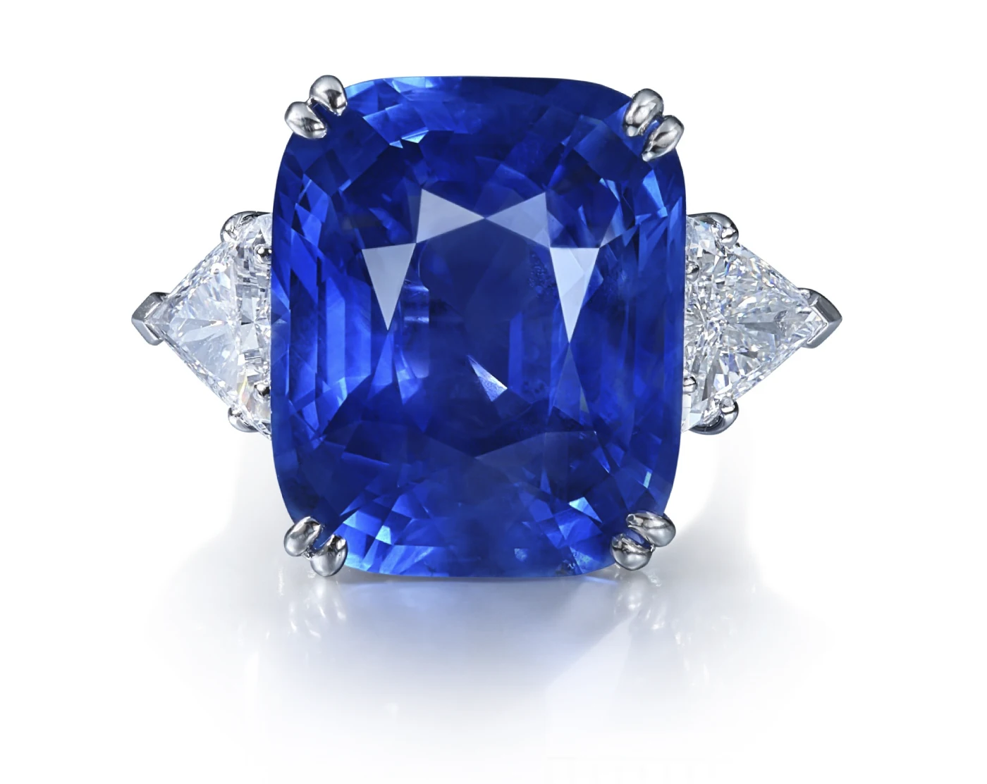 29,05 carats Sapphire and Diamond Ring, France. Luxury Auction in Saudi Arabia: Jewelry Struggles as Fine Art Dominates. News