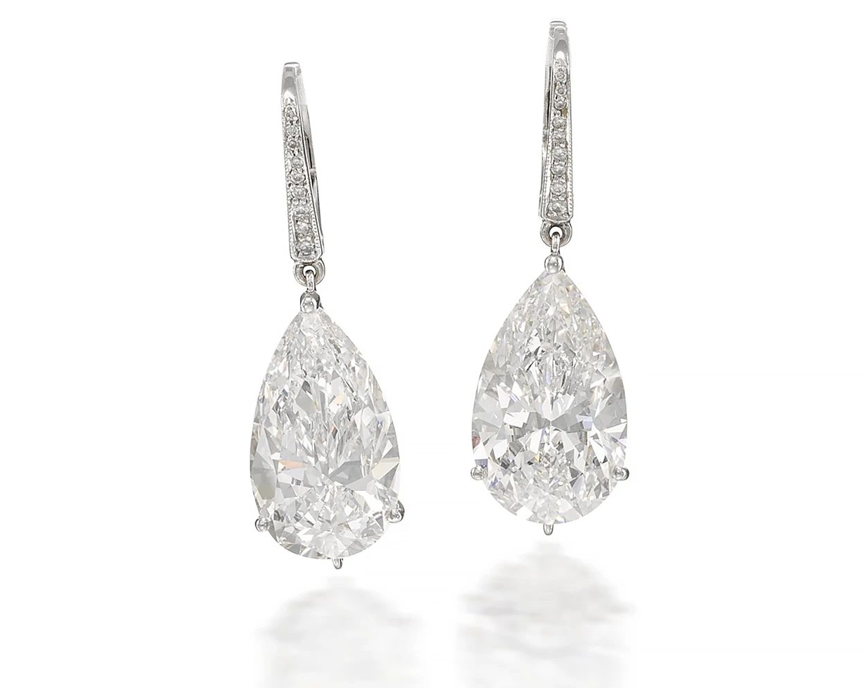 Graff 9.39 and 8.46 carats Pear cut Diamond Pendant Earrings. Luxury Auction in Saudi Arabia: Jewelry Struggles as Fine Art Dominates. News