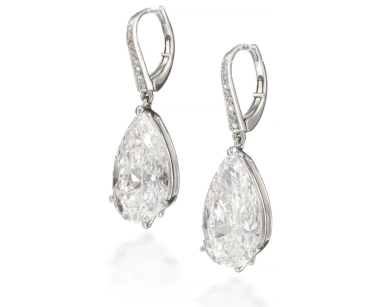 Graff Pair of 9.39 and 8.46 carats Pear cut Diamond Pendant Earrings. Luxury Auction in Saudi Arabia: Jewelry Struggles as Fine Art Dominates. News