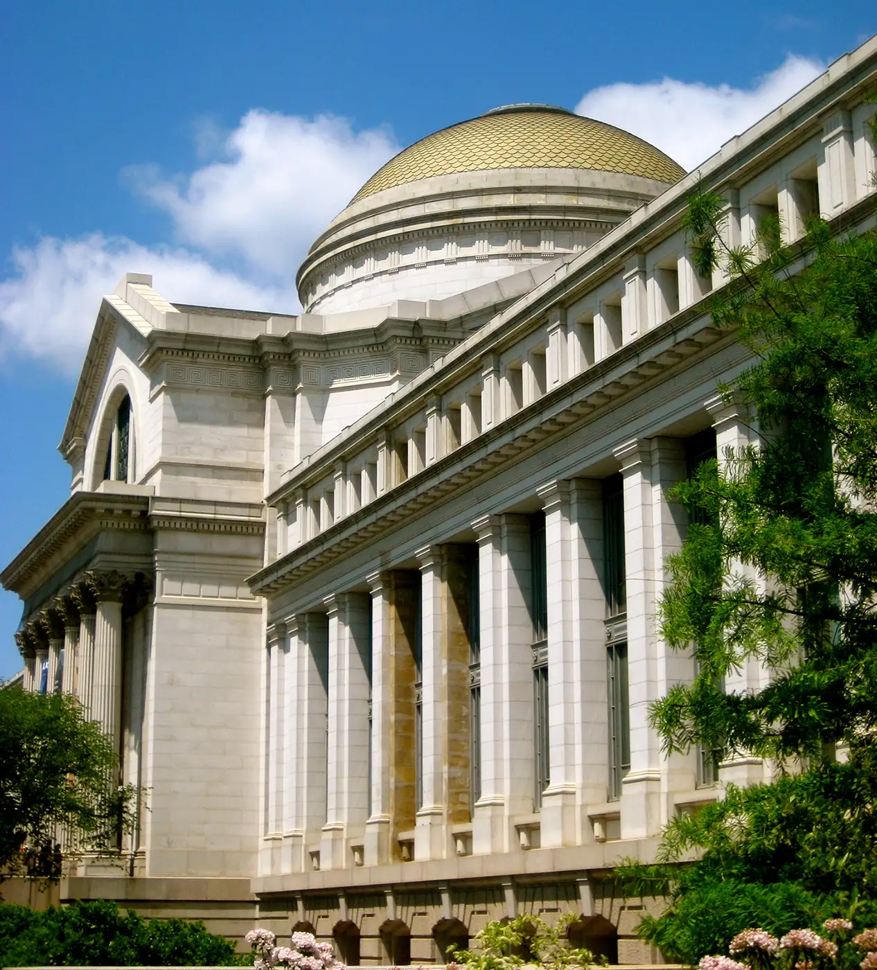 Ronald Winston photo. Smithsonian Receives Historic Diamond Donation from Ronald Winston. News