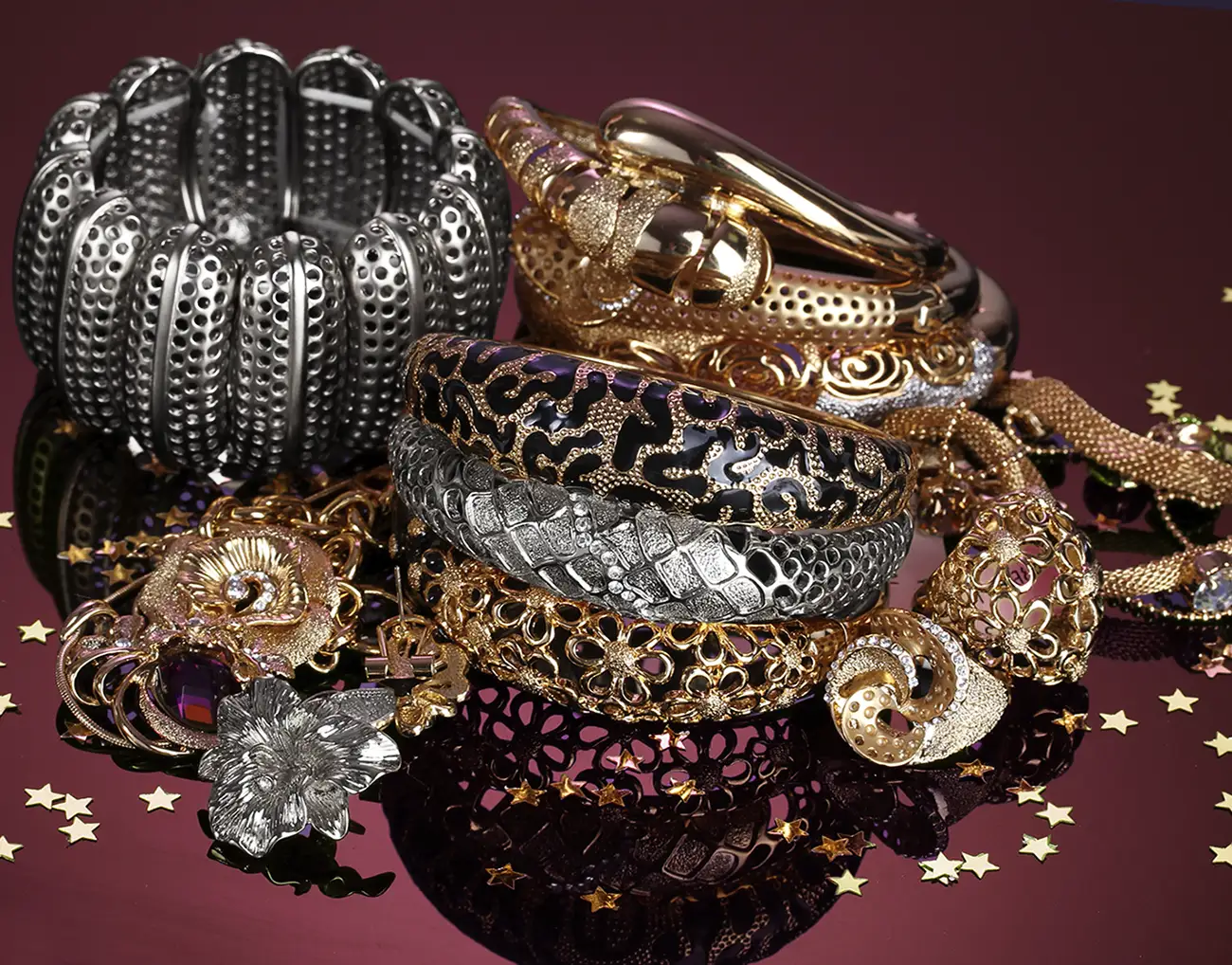 Various gold and silver jewelry. The Perfect Jewelry to Make Your Loved Ones Smile on February 14. News