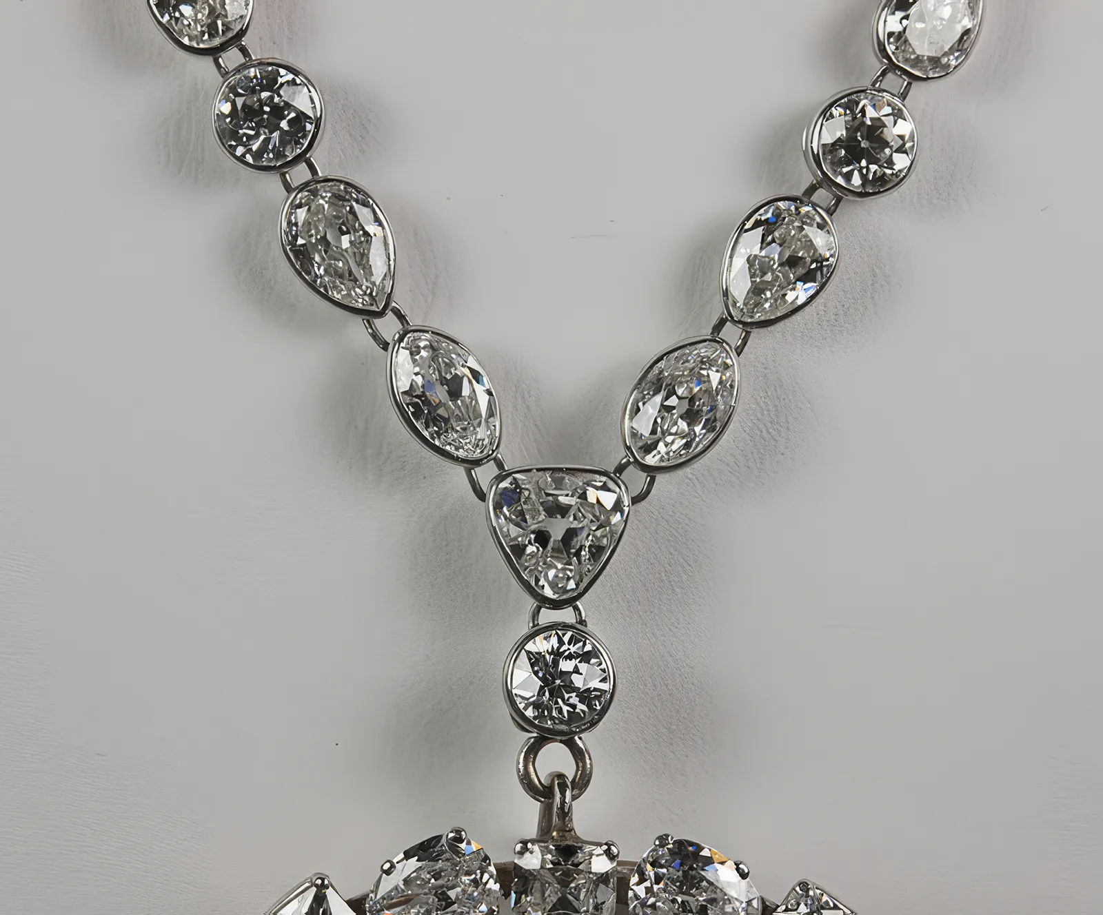 45,52 carat blue The Hope Diamond necklace. Chain with a different cut diamonds. Stolen, Lost, and Feared: The Fascinating Stories of Legendary Diamonds. News