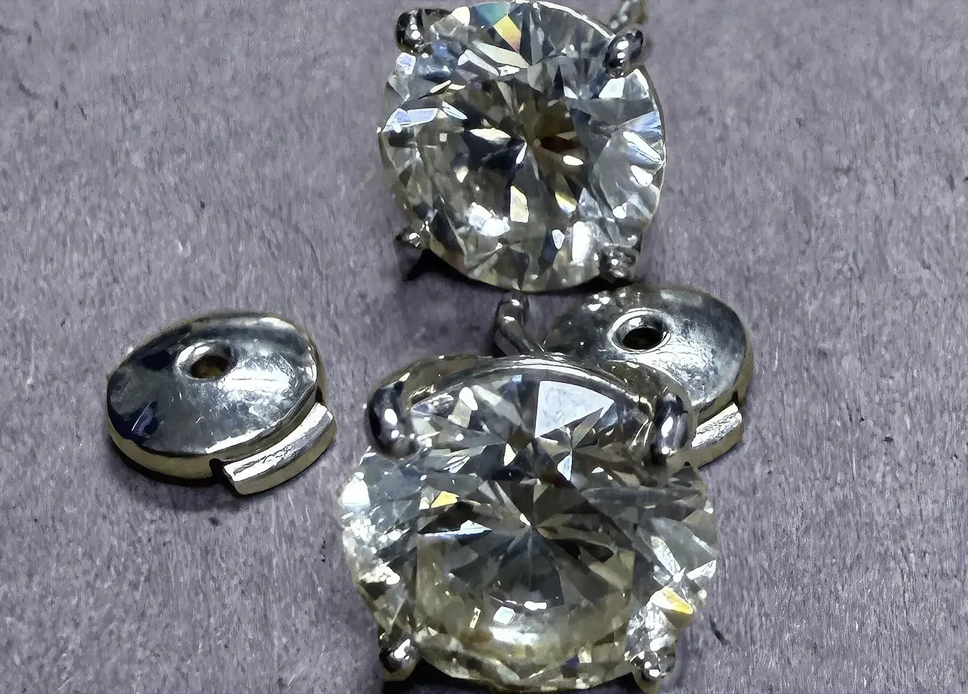 2 stud earrings with large diamonds and clasps. Florida Tiffany Heist Ends with Recovery of Swallowed Diamonds. News