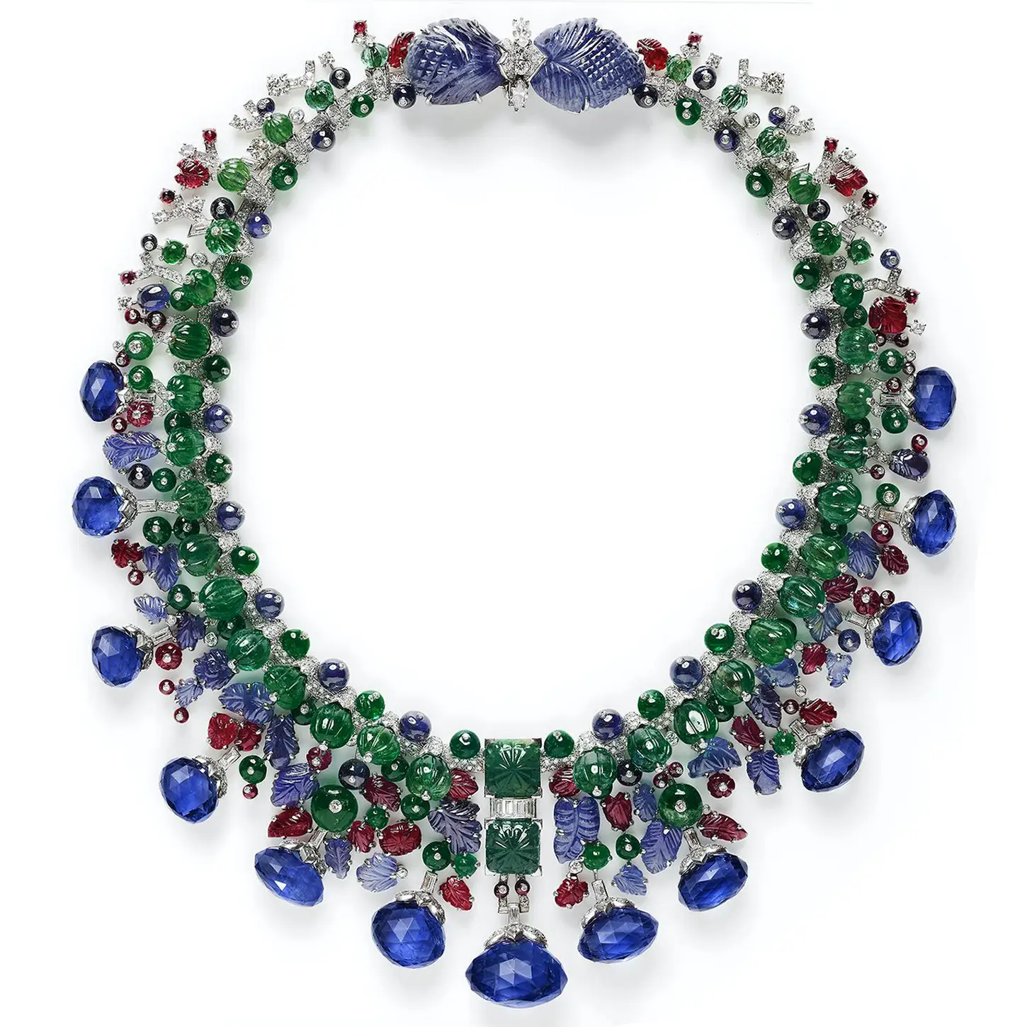 Cartier at the V&A: Where Queens, Heiresses, and Hollywood Legends Meet in Jewels. News Collier Hindou Cartier necklace strings sapphires emeralds rubies and diamonds. The necklace belonged to Daisy Fellowes. Cartier at the V&A: Where Queens, Heiresses, and Hollywood Legends Meet in Jewels. News