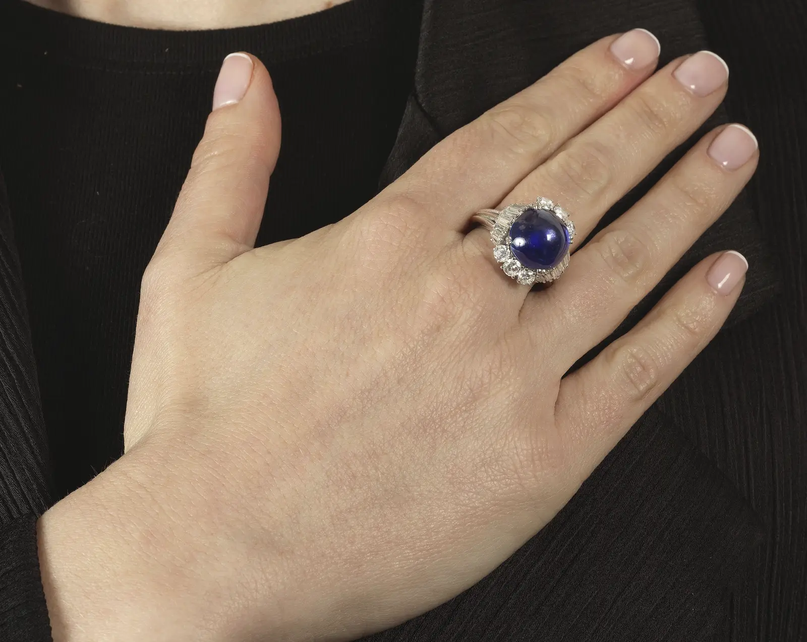 Bonhams Brings the Past to Life with Chaumet’s Hidden Jewels. News | Olertis Monture Boucheron 11 carats Sapphire and Diamond Ring on a girl's finger. Bonhams Brings the Past to Life with Chaumet’s Hidden Jewels. News