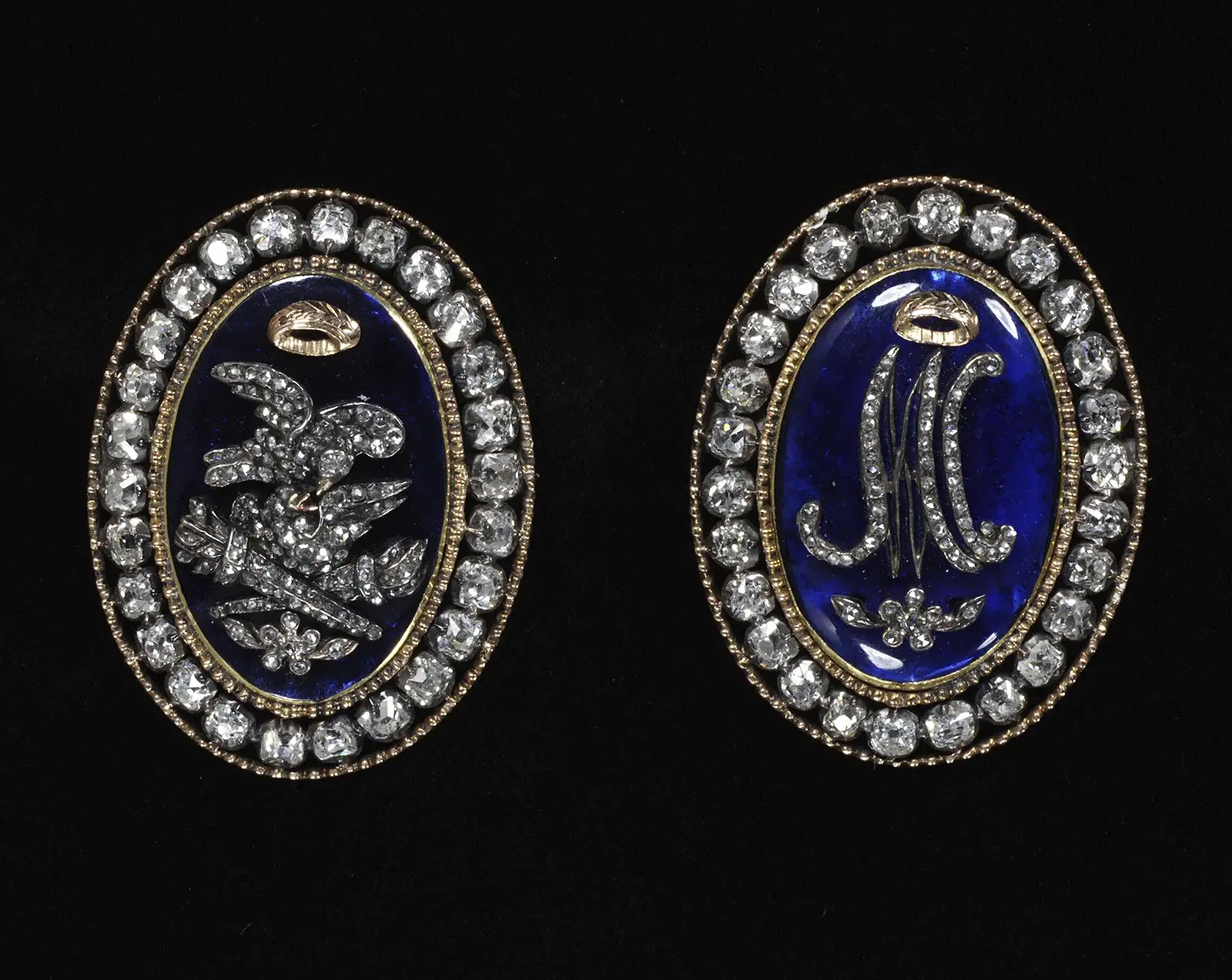 Bracelet clasps. At that time, bracelets were commonly worn in pairs. Each clasp would adorn a wrist, serving as a decorative fastener for bracelets likely made from multiple strands of large pearls. Marie Antoinette Style: Will The Queen’s Elegance Ever Shine Again? News