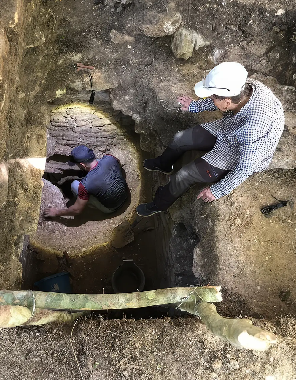 The Secrets of an Ancient Tomb of a Mayan King Discovered in Belize. News | Olertis In 2025 a royal tomb beneath a 1993 find was reached by excavating through its floor. The Secrets of an Ancient Tomb of a Mayan King Discovered in Belize. News
