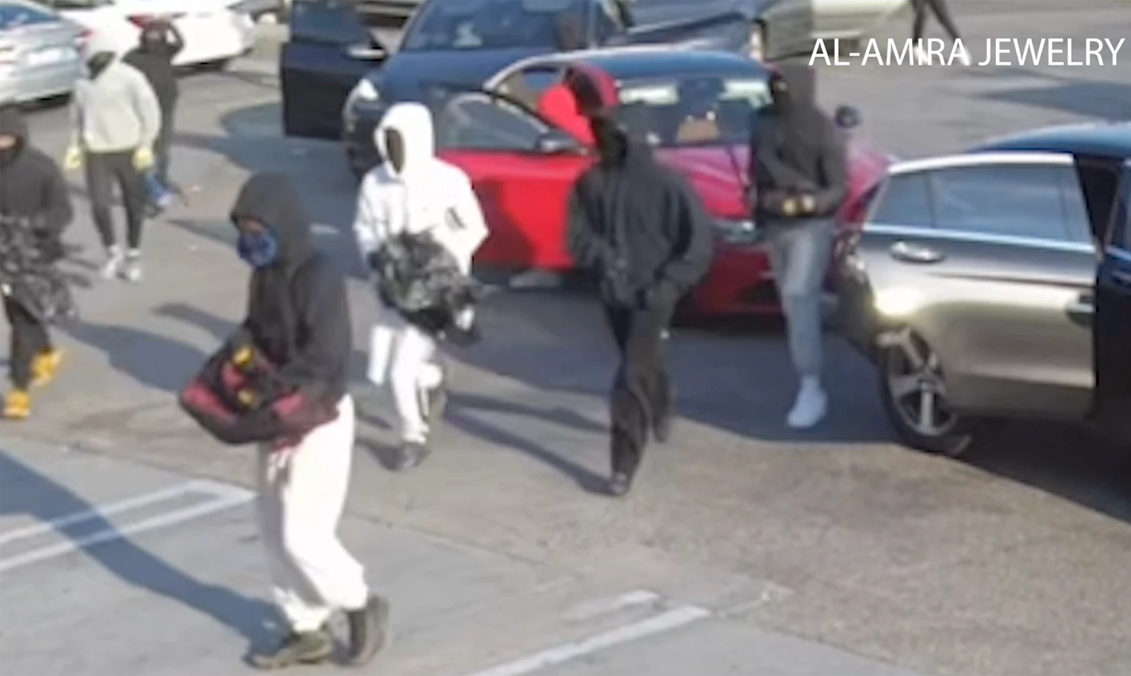 Masked robbers attempt to rob the Al-Amira Jewelry store. Aggressive Smash-and-Grab Robbers Are on the Loose: The JSA Issues a Warning in California. News