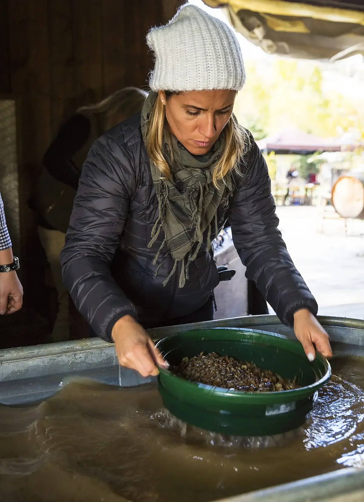 What Makes Sapphires in Rock Creek, Montana, Unique? News | Olertis A girl sifts through the uncut sapphires she found. What Makes Sapphires in Rock Creek, Montana, Unique? News