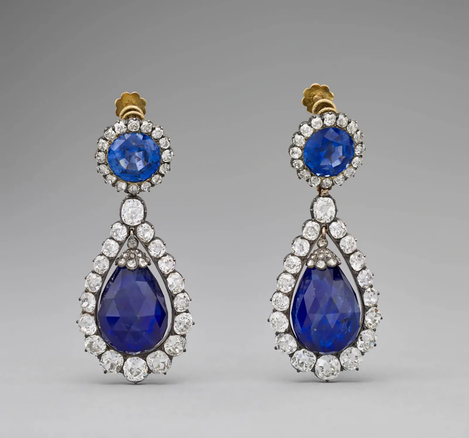 One of a pair of diamond and sapphire earrings, once owned by a 19th-century queen, is also missing. A Bold Robbery at the Louvre: Jewelry From France’s Imperial Past Was Stolen. News