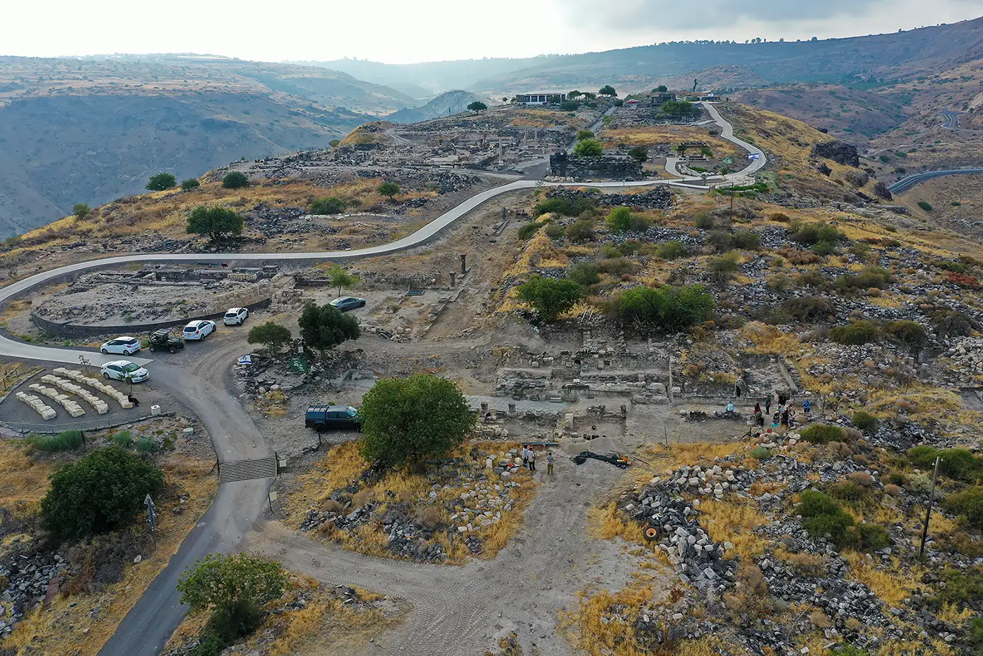 A 1,400-Year-Old Gold Hoard with 97 Byzantine Coins Was Found in Israel. News | Olertis The main archaeological excavation area at the site of the ancient city of Hippos. A 1,400-Year-Old Gold Hoard with 97 Byzantine Coins Was Found in Israel. News