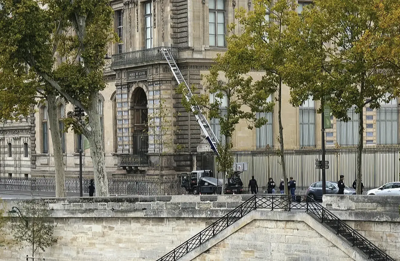 The robbers came up to the building from the riverside along the Seine. A Bold Robbery at the Louvre: Jewelry From France’s Imperial Past Was Stolen. News