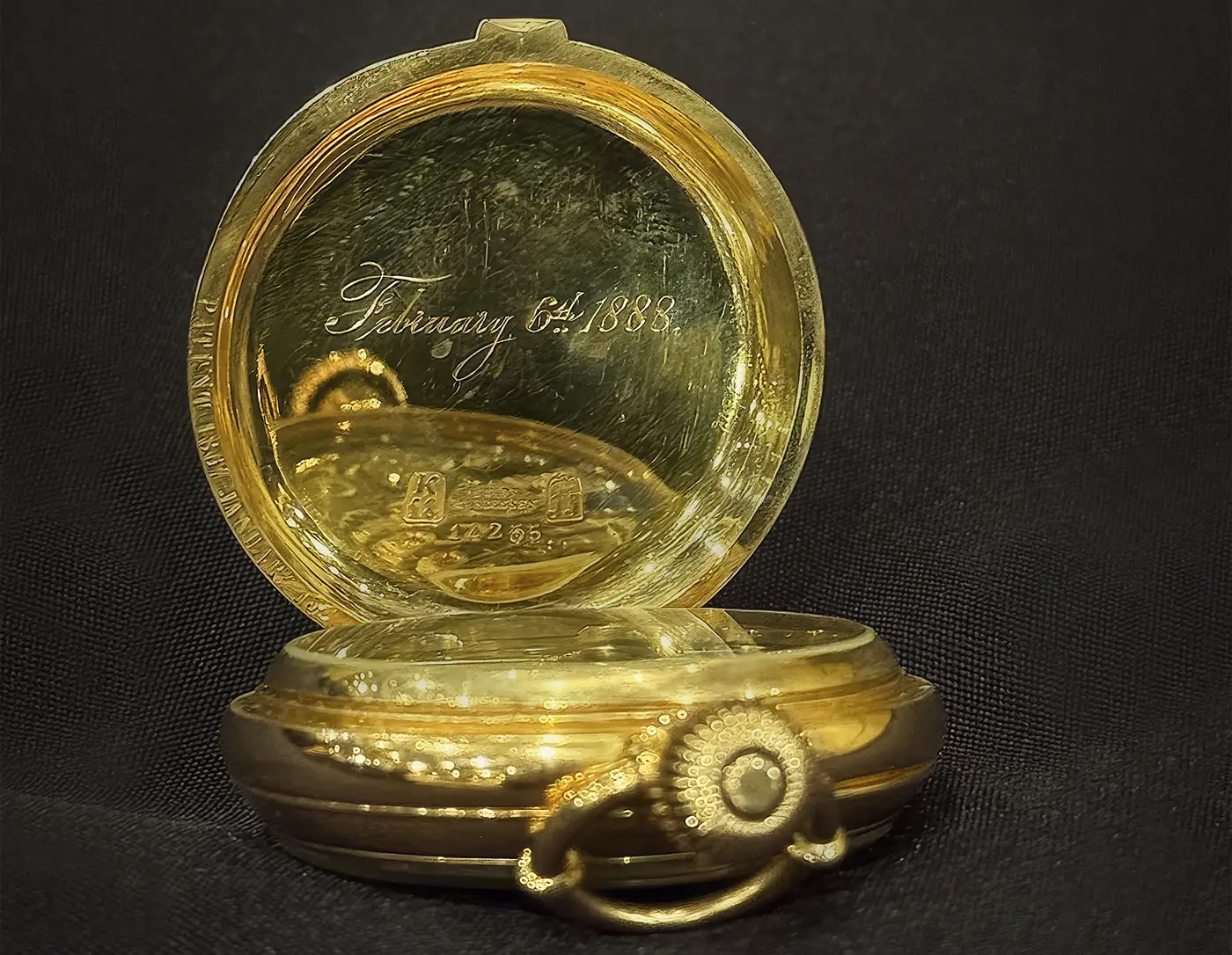 A Jules Jürgensen gold watch. It was engraved with Straus’s initials and the date 'February 6, 1888', the date of his 43rd birthday. The Isidor Straus Titanic Pocket Watch Sold for 2.33M Dollars — A Record-Setting Piece of History. News.